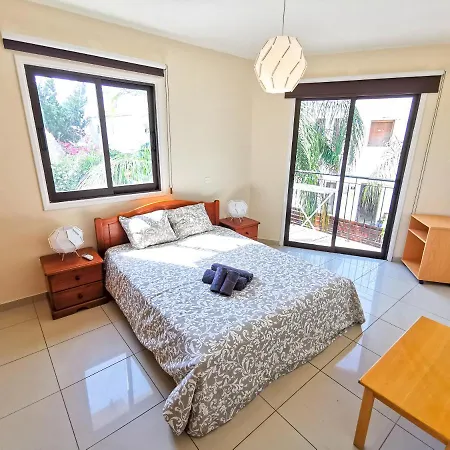 Sunny Pool Apartment